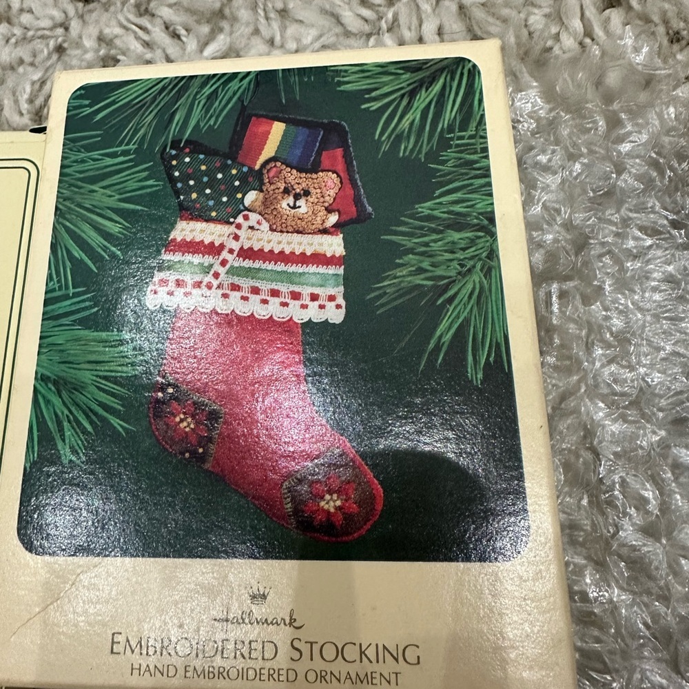 Hallmark vintage Holiday Christmas Ornament Set with lot of 4 - Picture 5 of 7